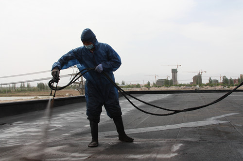 使用噴涂速凝防水涂料的注意要點